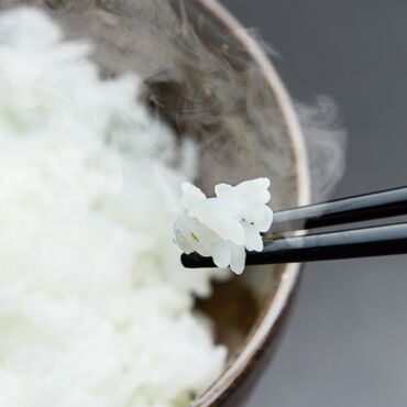 つや・甘み・粘り、三拍子揃った福岡育ちの旨みをそのまま残した手間いらずの無洗米。